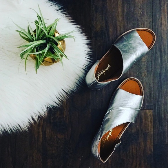 Free People Shoes - NWOT FP Mont Blanc Metallic Leather Slide Sandal